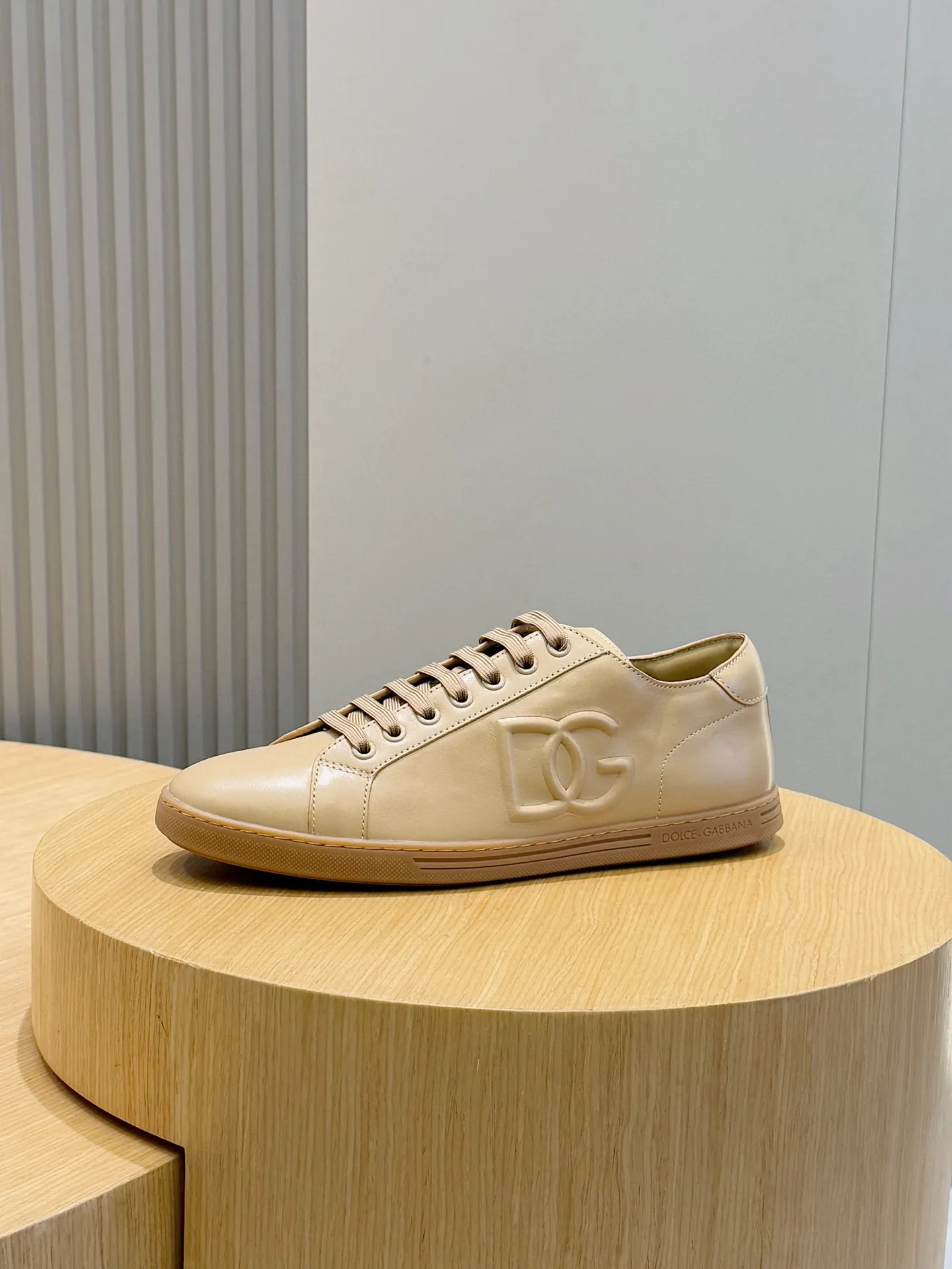 Men's Men's Shoes💰400 [New Style]🐏🐏DG men's calfskin sneakers Portofino Yacht shoes, simple and versatile design, unique saddle leather soles. The Dolce &G logo rear wing is the icing on the cake. Imported cowhide + rubber outsole Size: 39-44 (customized at 38.45)